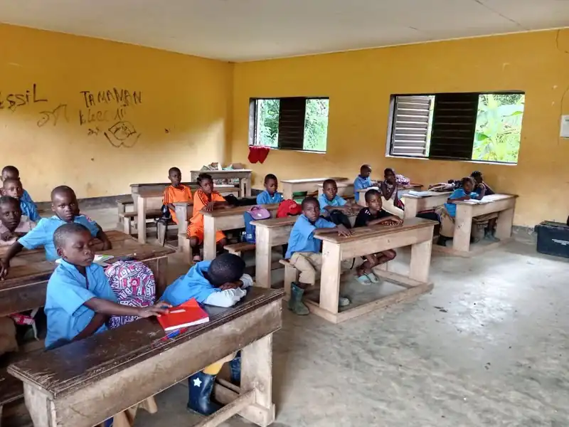 Salle de classe de l'école publique d'Ongué