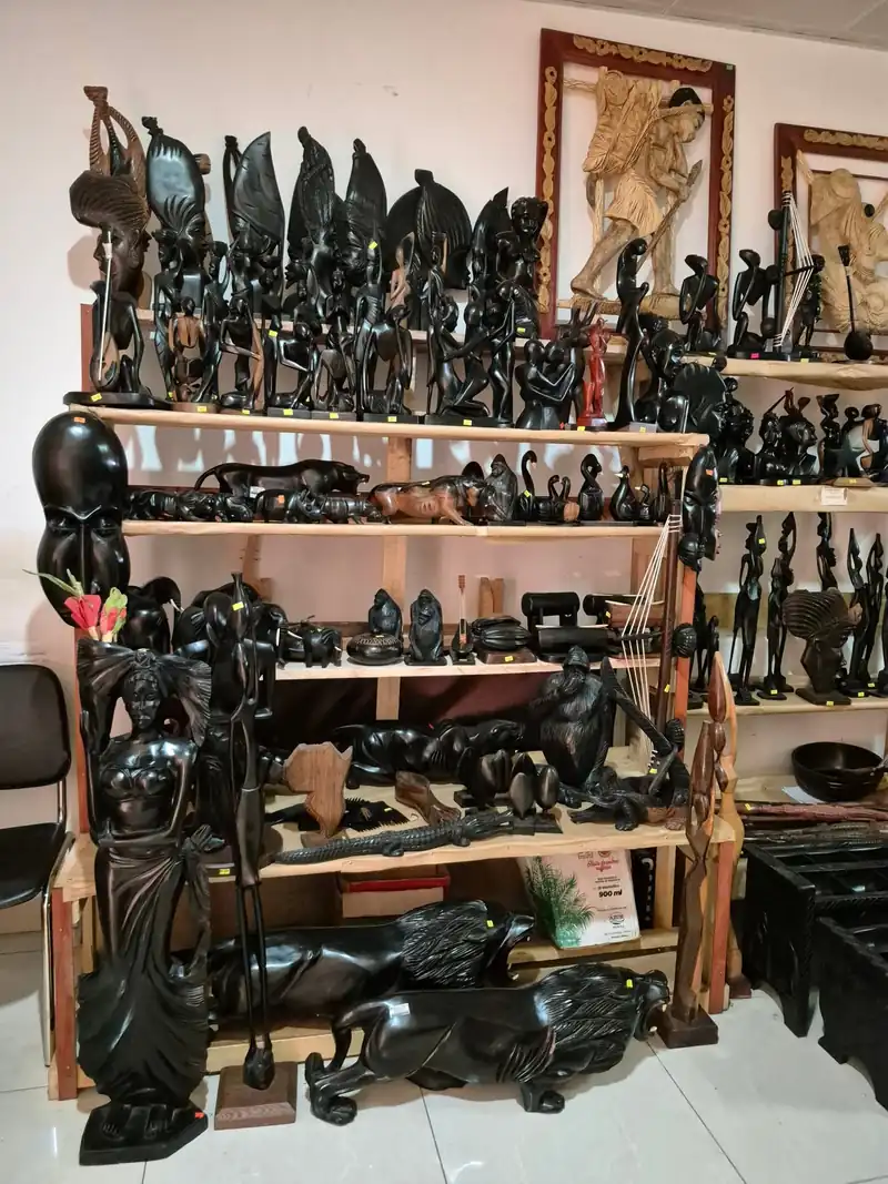 Sculptures en bois exposées